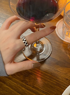 小众设计黑白棋盘格纹戒指女 复古食指戒简约属指环