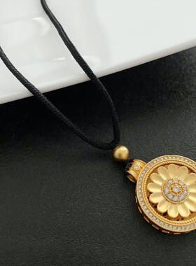 钛钢太阳花向日葵罗盘旋转吊坠黑绳锁骨链女小雏菊可转动圆盘项链