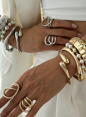 欧美朋克金属风混搭褶皱宽手镯 不规则仿珍珠水滴抱抱串珠手链女