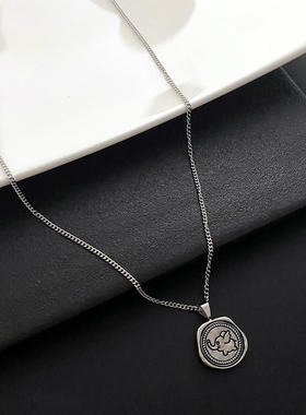 小飞象项链金色卡通不规则硬币圆牌锁骨链子钛钢搭配衣服2021新款