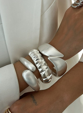 欧美跨境ins冷淡风金属哑光手镯Bracelet 时尚质感水滴抱抱手环女