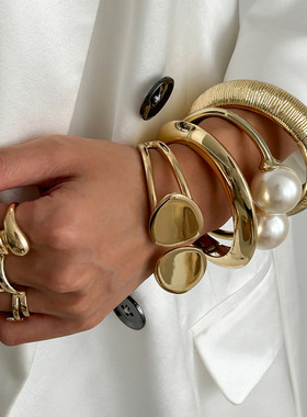 欧美夸张大珍珠开口手镯bracelet金属水滴宽面条纹弹簧扣手环