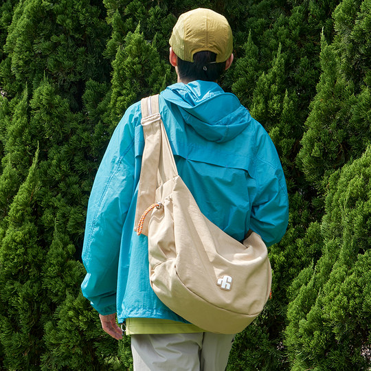 花儿与少年同款VAOPER喂牌原创运动斜挎包男旅行包单肩饺子包女