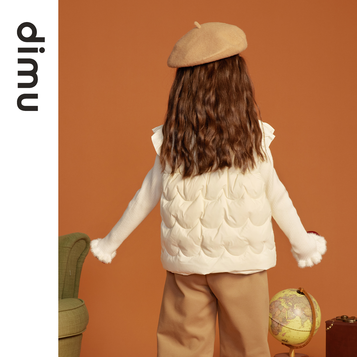 笛牧女童羽绒马甲2024冬装新款小飞袖加厚保暖儿童白鸭绒背心坎肩