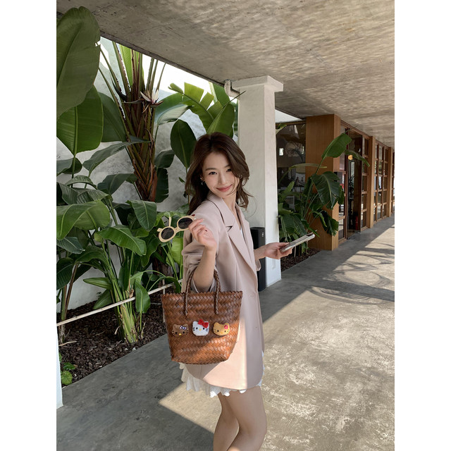 ເສື້ອຢືດຊຸດຊັ້ນສູງຂອງຜູ້ຍິງສີບົວຫຼຸດອາຍຸ