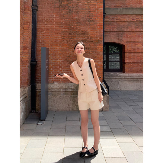 pusumede老钱调调 v领马甲背心女高级感气质无袖上衣休闲短裤套装