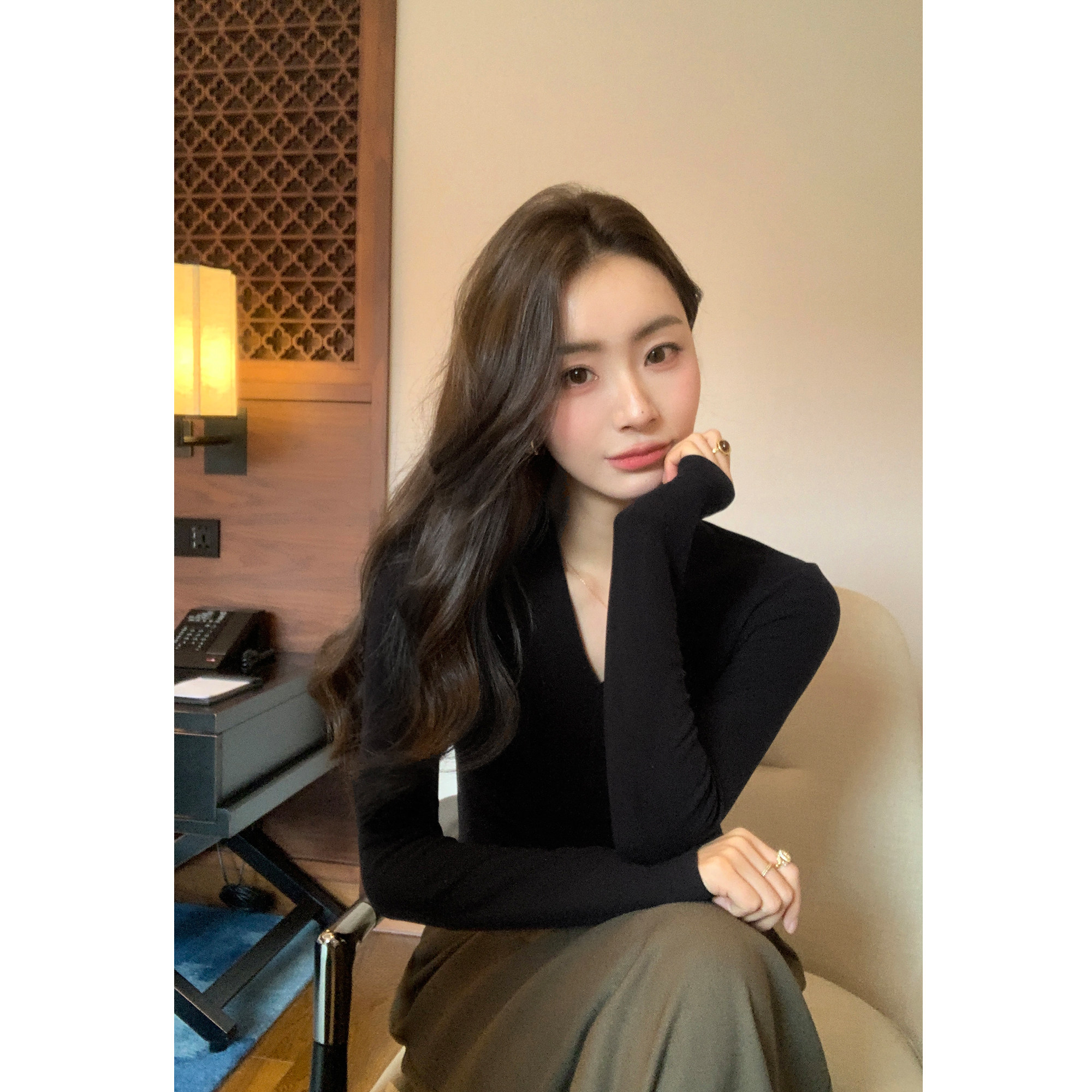 pusumede 悸动定格 极简V领正肩长袖t恤女修身抓绒内搭打底针织衫,淘宝优惠券,粉丝福利购,淘宝优惠卷