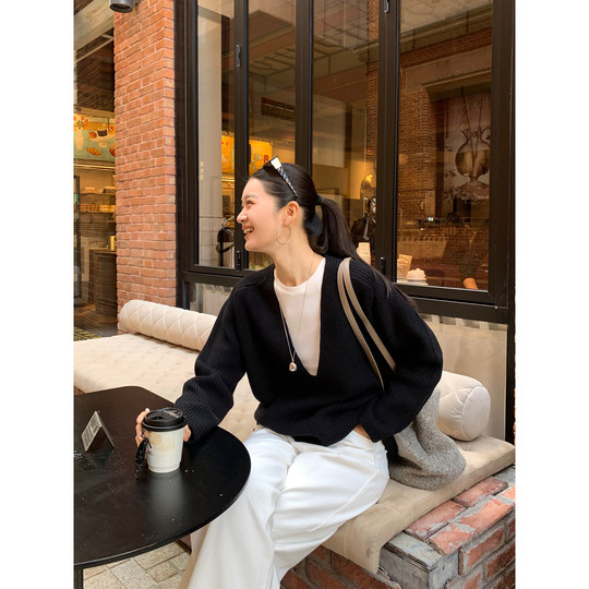 Casual loose big V sweater layered top