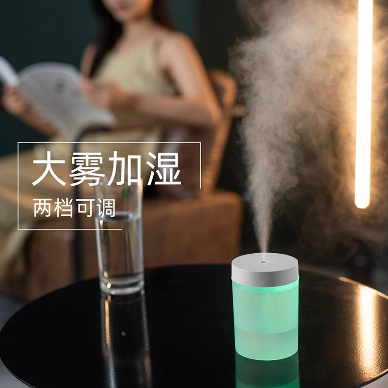 新款小型加湿器usb车载卧室桌面大雾量净化空气香薰七彩杯加湿器