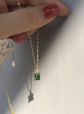 方形祖母绿色项链女法式复古小众设计感气质轻奢方糖锁骨链钛钢