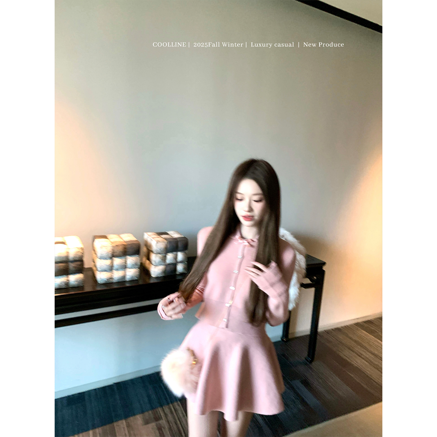 COOLLINE林子熙 首尔恋人 两色娃娃领针织套装显白蔷薇粉上衣半裙 - 图2