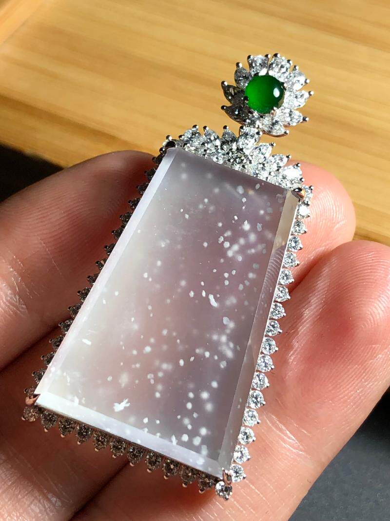 逸之璟缅甸老坑天然a货翡翠冰种木那雪花无事牌18k金镶嵌翡翠吊坠