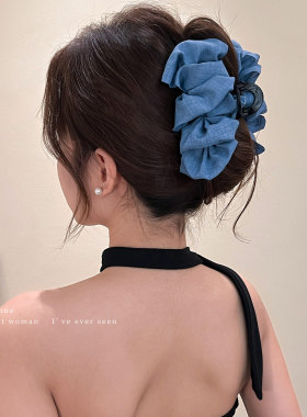 牛仔蓝色泡泡抓夹女2025新款褶皱发夹后脑勺鲨鱼夹大号发卡发饰品