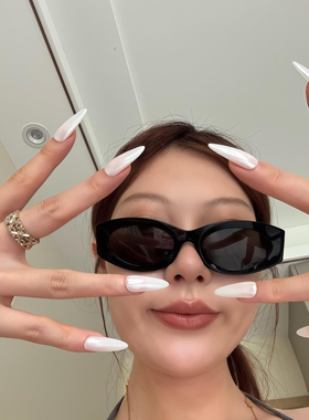 纯手工穿戴甲海莉同款温柔纯白极光粉美甲轻奢可拆卸新娘指甲贴片