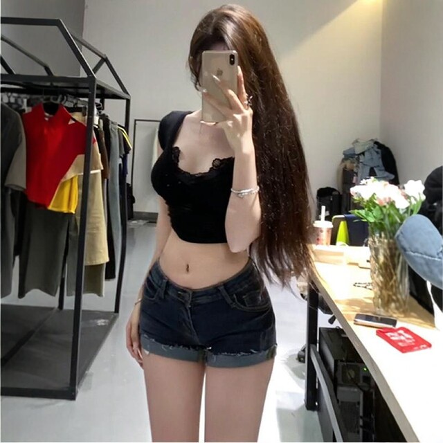 Li Li ເຄື່ອງນຸ່ງຫົ່ມແອວຕ່ໍາ Curled Denim Shorts ແມ່ຍິງ 2026 Summer ໃຫມ່ຮ້ອນສາວ slimming Hip ສັ້ນ