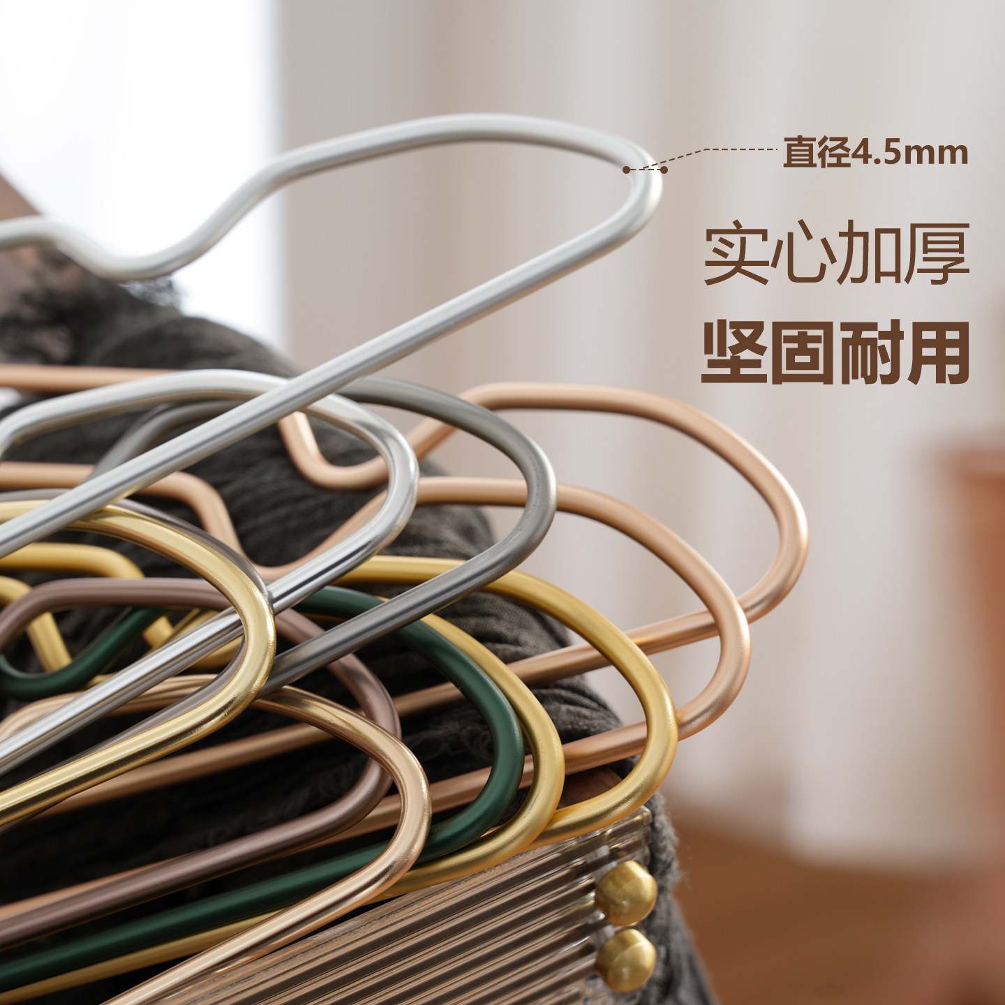 轻奢简约不锈钢衣服架太空铝合金衣架家用挂衣柜无痕防滑晾衣撑子,淘宝优惠券,粉丝福利购,淘宝优惠卷