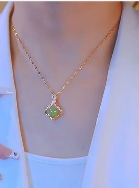 高级感绿色小香包女士项链爆款轻奢小众高级感百搭锁骨链2024新款