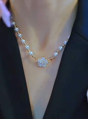 新款法式山茶花珠珠项链女网红轻奢高级感小众设计感精美项链女