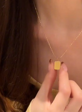 时尚金色方牌字母项链女简约气质高级感百搭小众设计感精美项链女