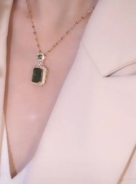 高级感绿色水晶项链女网红爆款时尚气质轻奢锁骨链女2022年新款潮