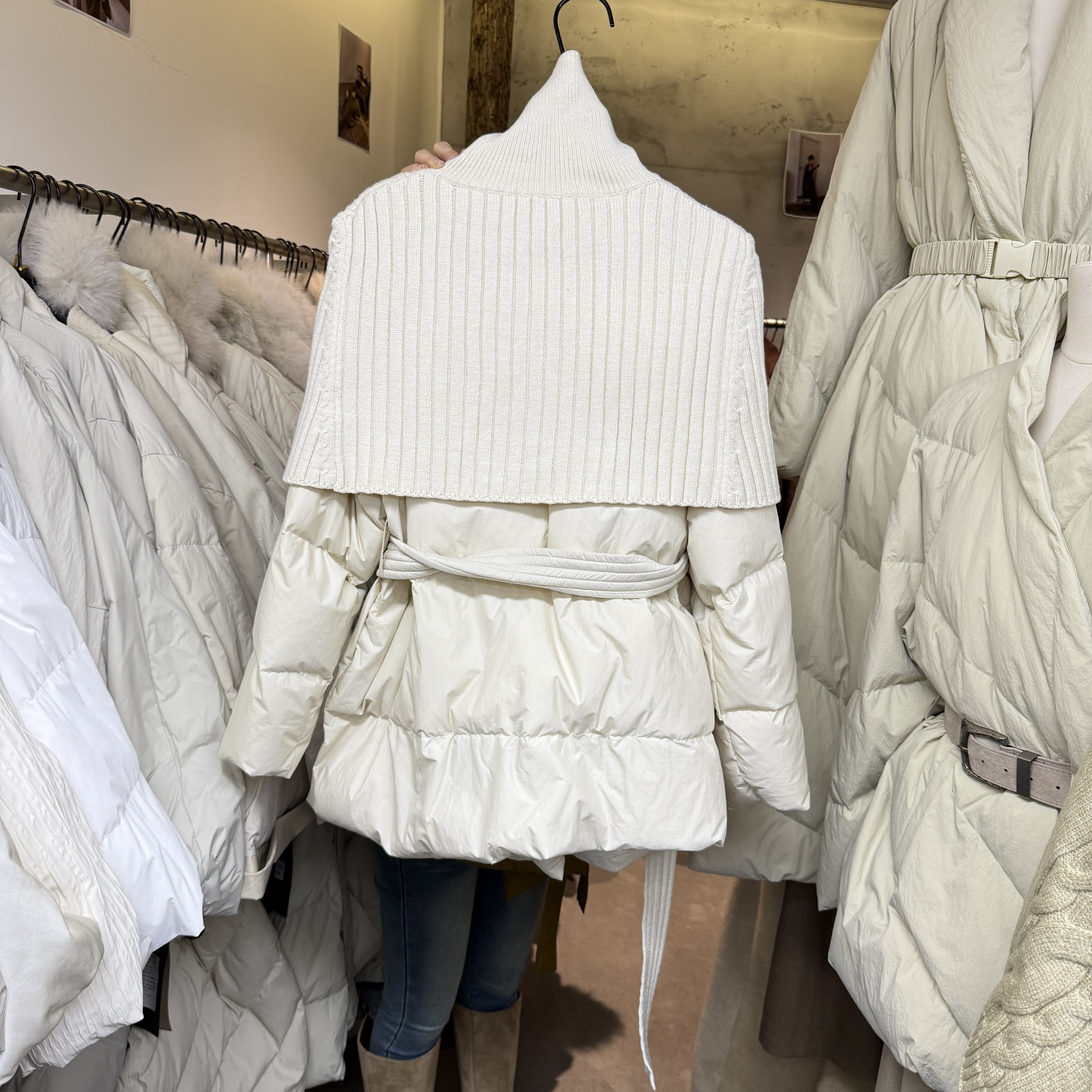 韩秀拿货2025冬季新款韩版时尚羊毛披肩系带羽绒服外套S68594W620 - 图2