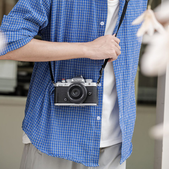 唯卓仕26mm F2.8 EVO 全画幅大光圈标准定焦人像镜头FE/Z卡口相机
