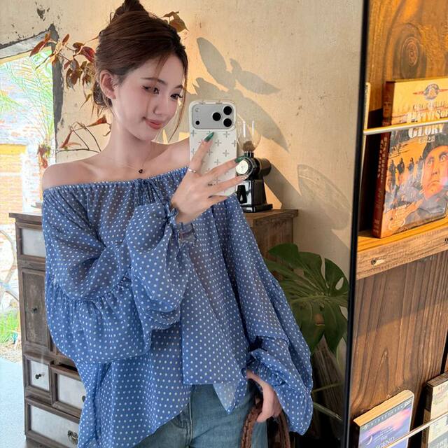 ຊ່ວງລະດູຮ້ອນ ເສື້ອຢືດເສື້ອກັນໜາວ ບ່າໜຶ່ງບ່າຈຸດແບບຝຣັ່ງ