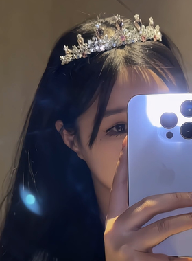 在逃公主精致简约清新闪亮王冠发箍奢华婚纱生日配饰皇冠结婚发饰