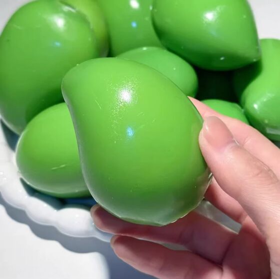 Mango pinch color changing toy