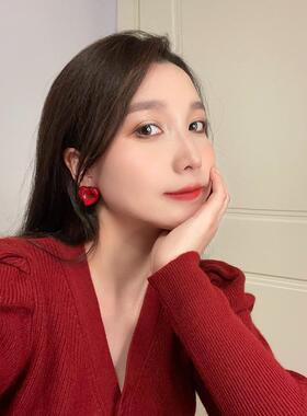 安可拉红色爱心轻奢复古字母耳钉小众气质高级感个性银针耳环法式