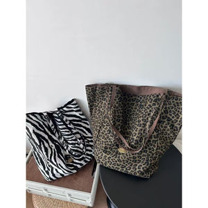 UR大容量豹纹腋下包单肩托特包女2024新款学生夏日双面手提袋