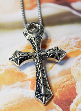 潮饰界百搭个性简约十字架长款挂件钛钢项链男女潮牌配饰合金吊坠