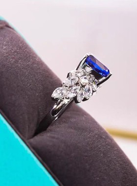 D色莫桑石爱心蓝钻羽翼戒指