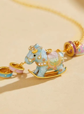 黄金色马上有钱摇摇木马项链