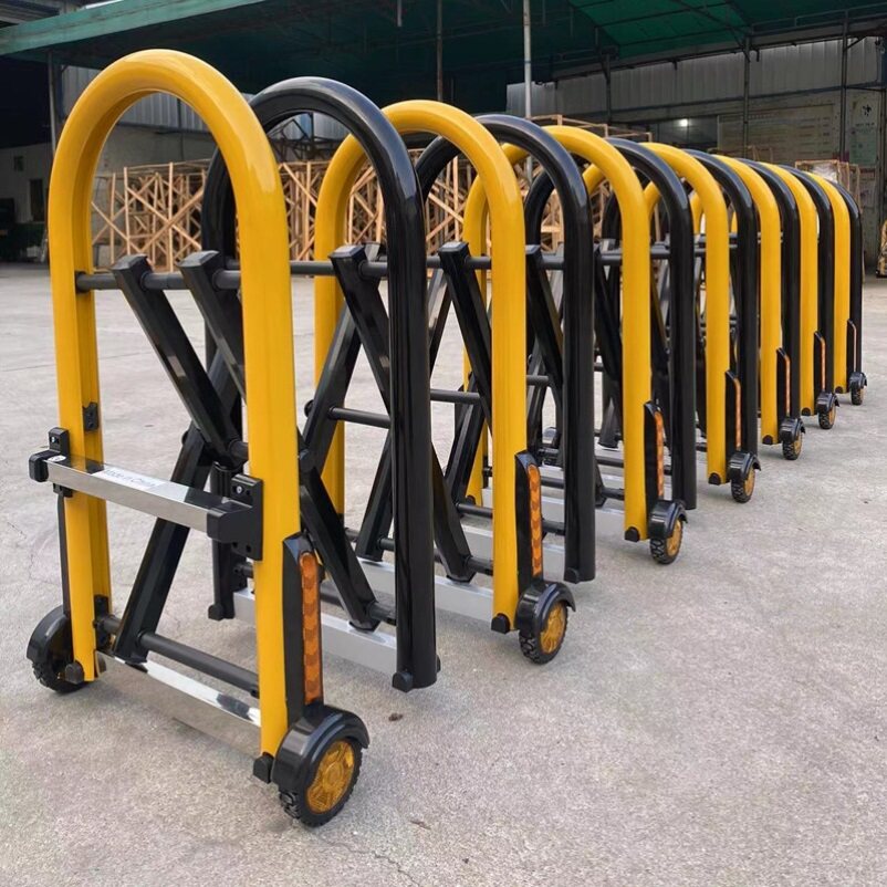 定制手动推拉门不锈钢伸缩路障活动护栏市政隔离公路折叠临时围栏