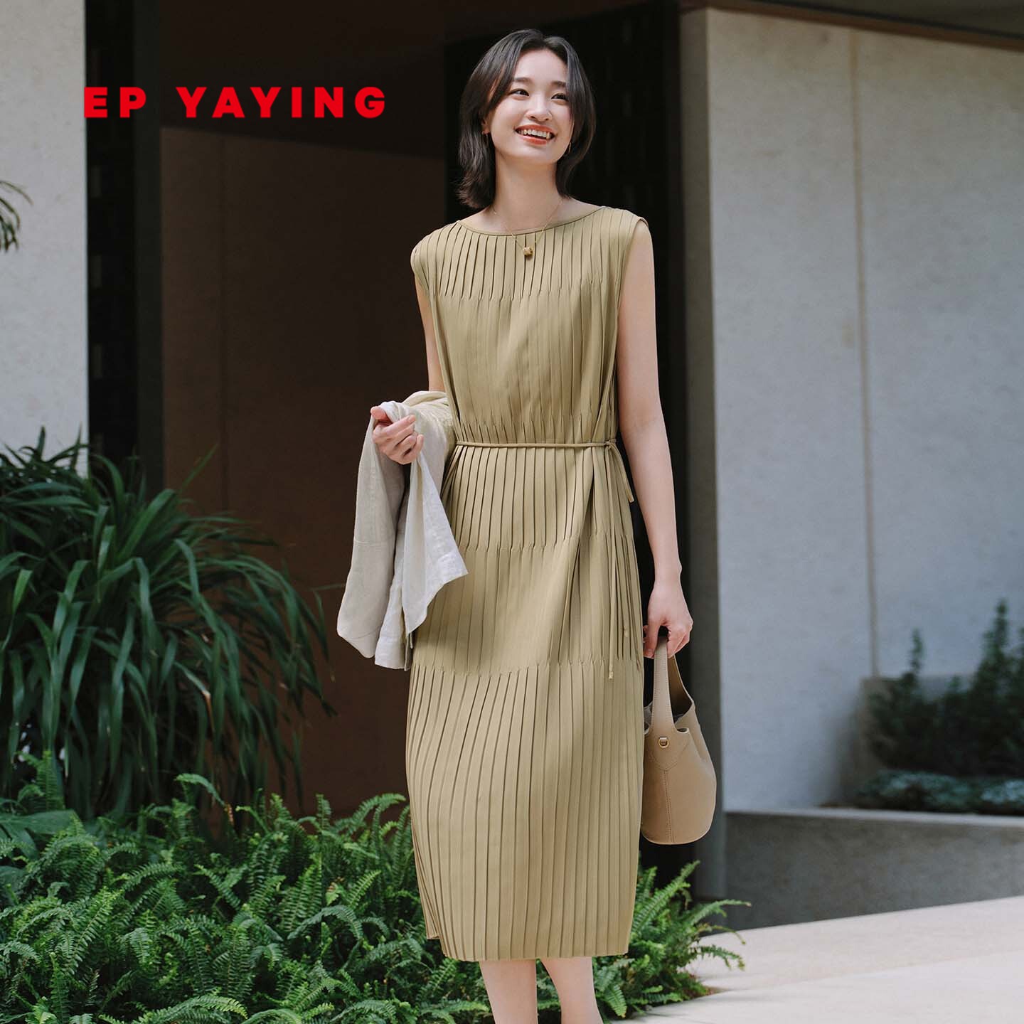 EP雅莹2026春季新款女装 优雅一字领压褶背心裙无袖连衣裙4120A