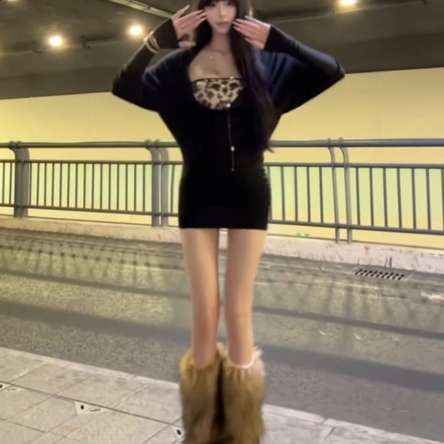 美式辣妹黑色荡领长袖连衣裙女春秋修身显瘦包臀短裙性感纯欲裙子 - 图1