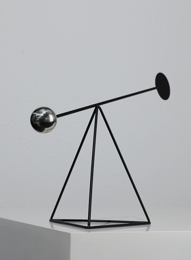 现代创意几何金属三角体平衡摆件北欧式极简样板房间售楼处装饰品