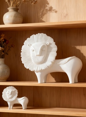 北欧狮子造型白色陶瓷摆件