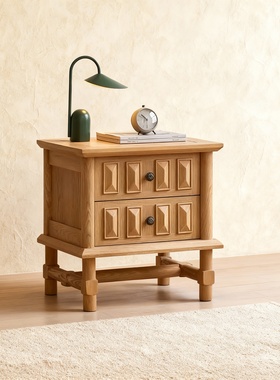 北欧实木复古雕花储物床头柜