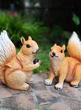 可爱风园艺布置民宿院子阳台松鼠