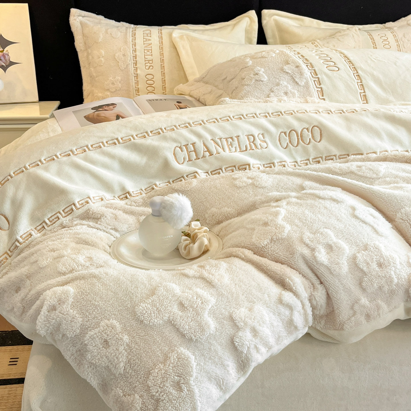轻奢风雕花绒牛奶绒四件套2025秋冬季加厚保暖珊瑚绒床单毛绒被套,淘宝优惠券,粉丝福利购,淘宝优惠卷