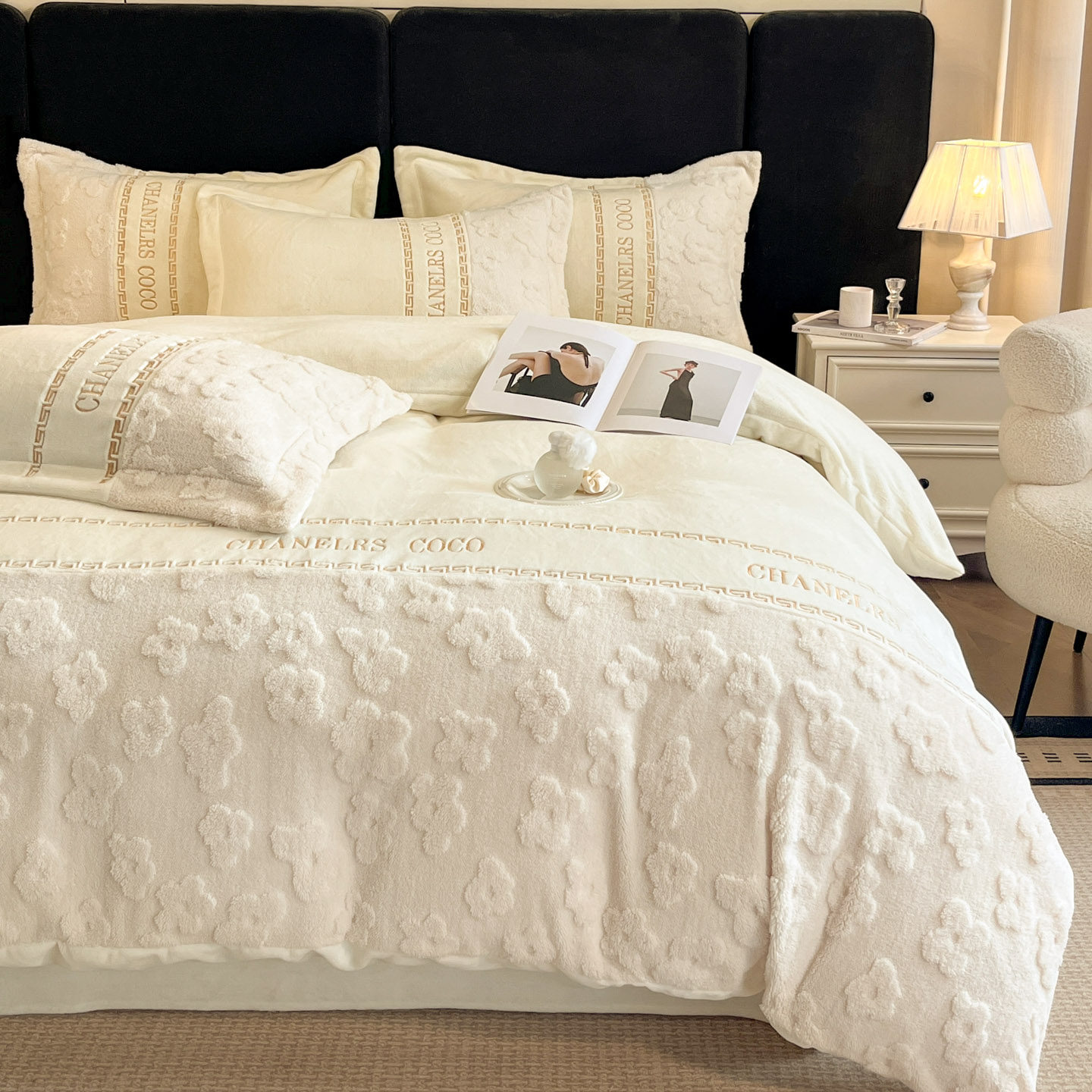 轻奢风雕花绒牛奶绒四件套2025秋冬季加厚保暖珊瑚绒床单毛绒被套,淘宝优惠券,粉丝福利购,淘宝优惠卷