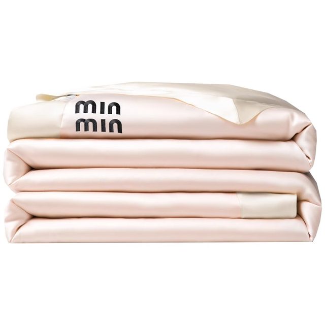 Xiaohongshu recommends a four-piece set of light luxury silk summer cool quilts