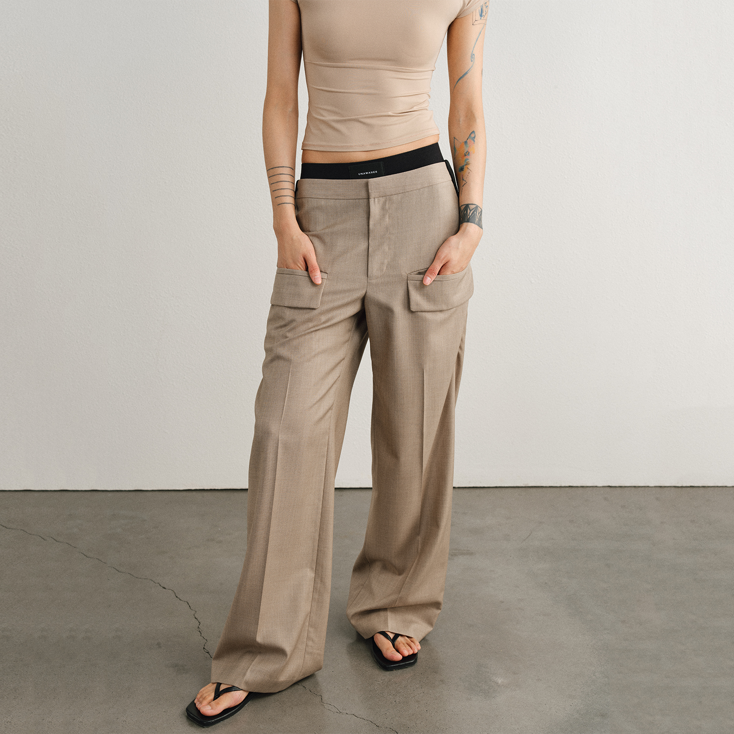 【张予曦同款】UNAWARES WARDROBE 老钱风美利奴羊毛直筒西裤 - 图1