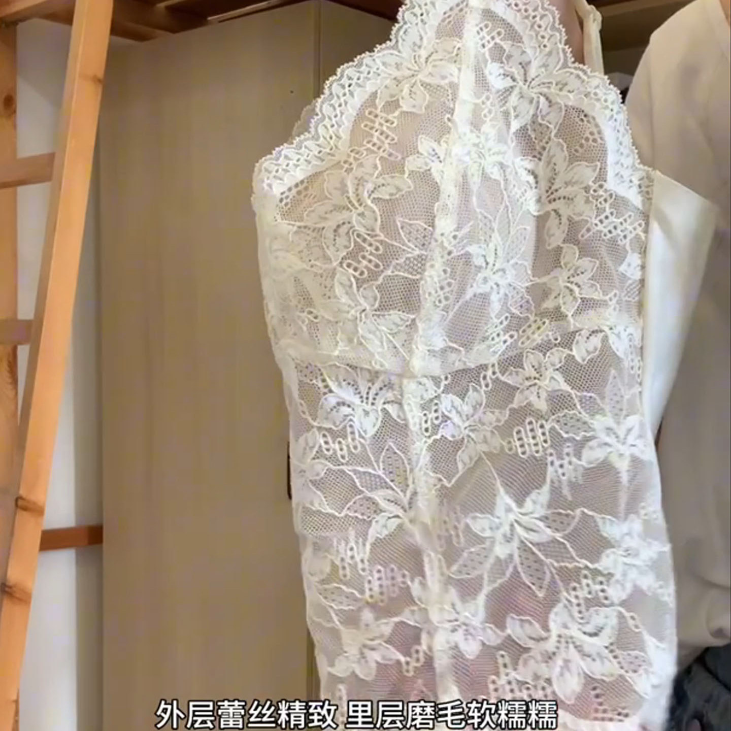 2025秋冬季蕾丝吊带背心女带胸垫甜辣修身内搭保暖打底上衣可外穿