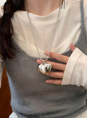 爱心吊坠项链女2024新款长款毛衣链轻奢高级感小众设计百搭锁骨链