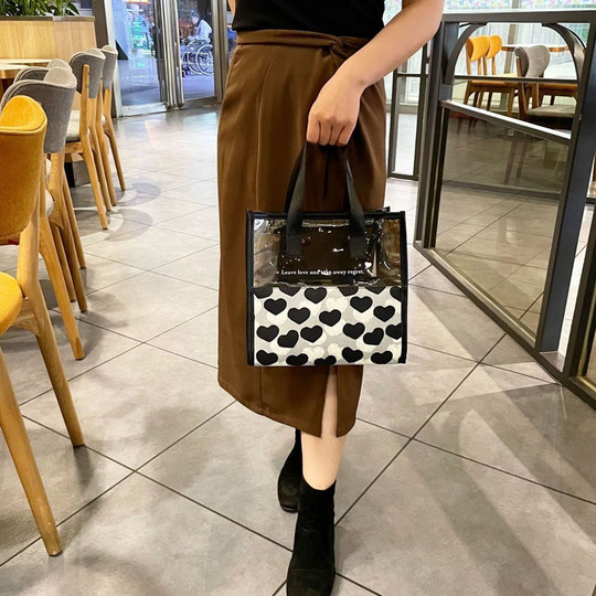 2025新款半透明爱心手提袋子便携式拉链化妆包大容量高端洗漱包女