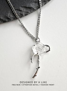 白色花朵钛钢蛇骨链男女项链吊坠