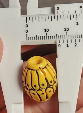 西藏文玩16*18*21.5mm黄色料器手工雕刻宝伞图腾一物一图佛珠佩珠